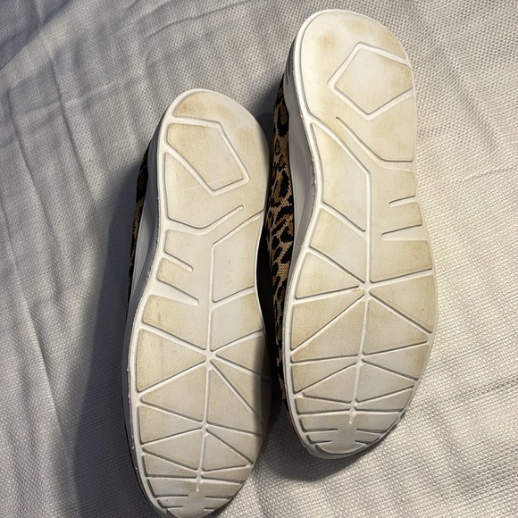 2/$30 Steve Madden Slip on Cheetah print sneakers size 10 - Picture 10 of 11